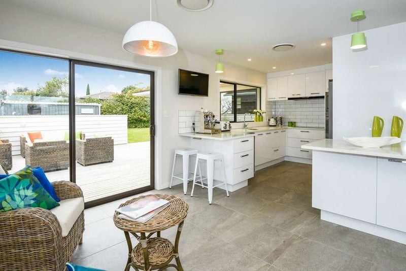 72 Highland Park Drive, Highland Park, Auckland - Carousel 2