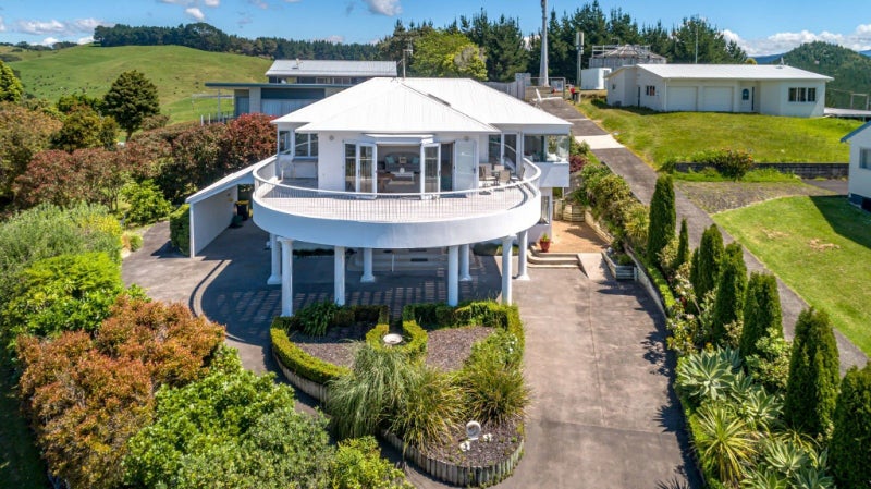 442 Onemana Drive, Whangamata - Carousel 1