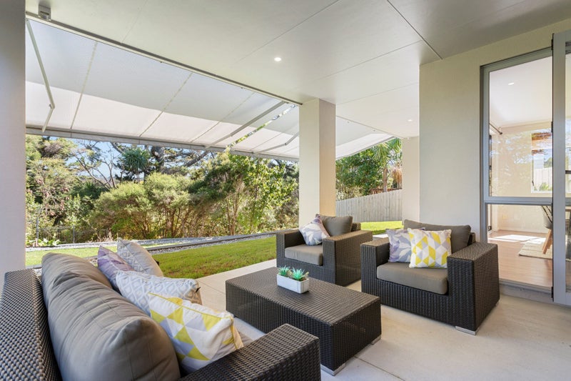 34 Pin Oak Drive, Schnapper Rock, Auckland - Carousel 1