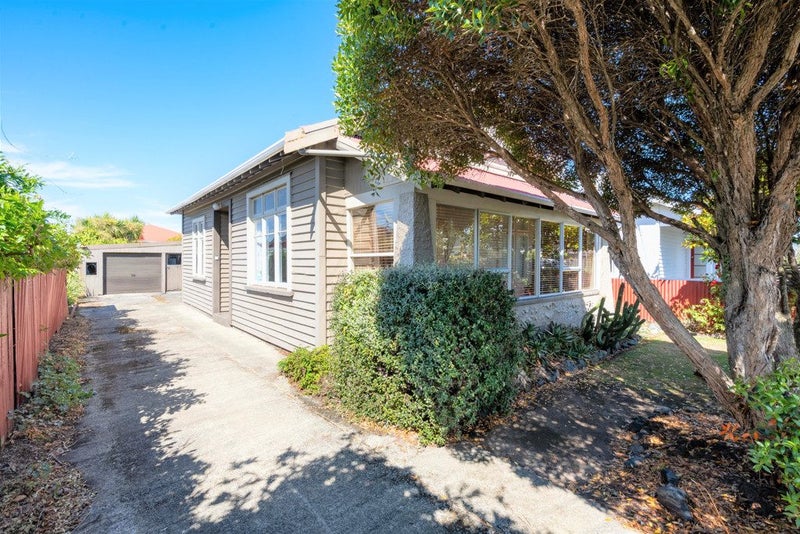 1 Douglas Street, Saint Kilda, Dunedin - Carousel 1