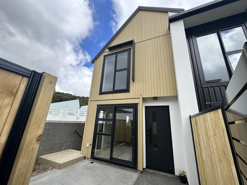 7/7 Wainuiomata Road, Wainuiomata, Lower Hutt - Carousel 1