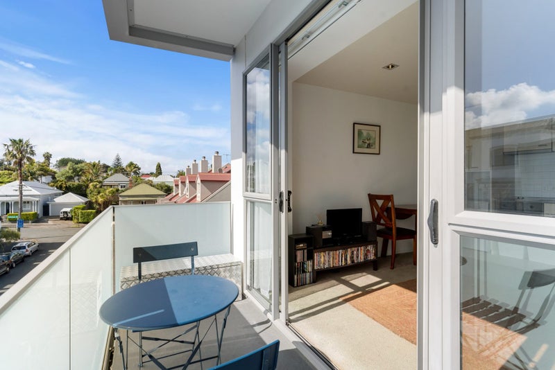 1J/17 Blake Street, Ponsonby, Auckland - Carousel 1