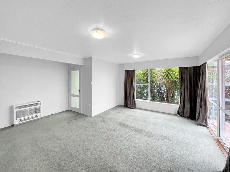 11 Otira Grove, Kelson, Lower Hutt - Carousel 2