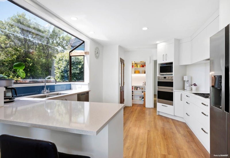 9 Kingussie Place, Highland Park, Auckland - Carousel 1