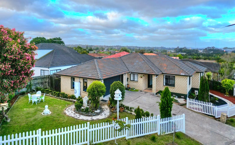 8 Westglen Place, Ranui, Auckland - Carousel 1