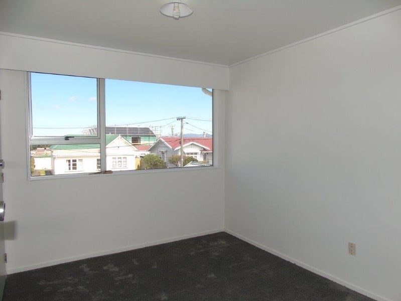 11 Adelaide Street, Petone, Lower Hutt - Carousel 9