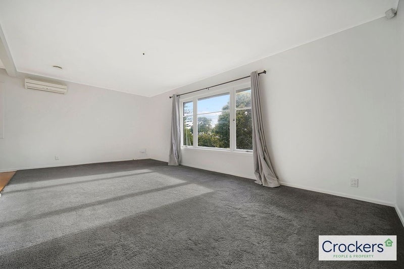 21 Amberley Avenue, Te Atatu South, Auckland - Carousel 2