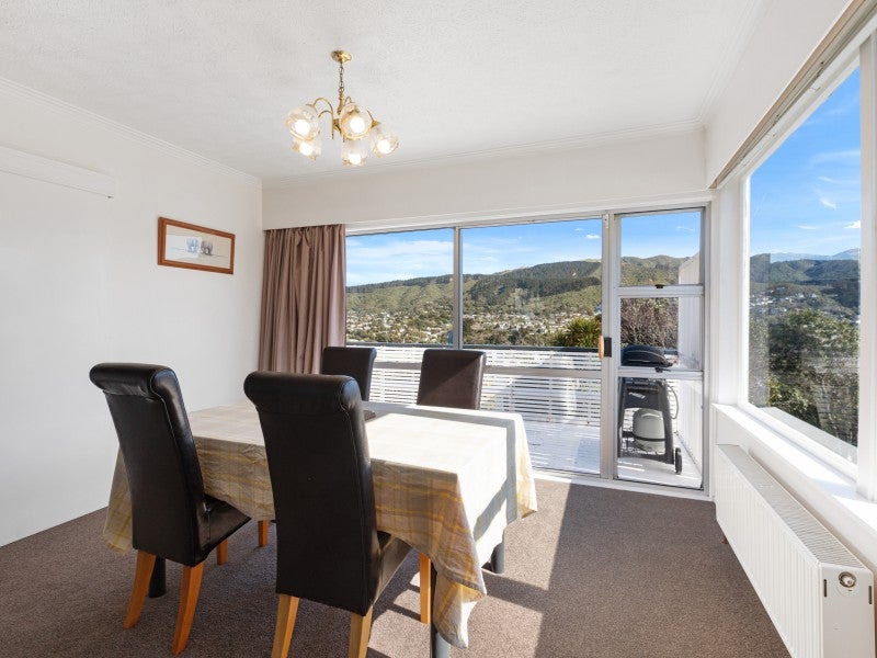 12 Lupin Terrace, Tawa, Wellington - Carousel 1