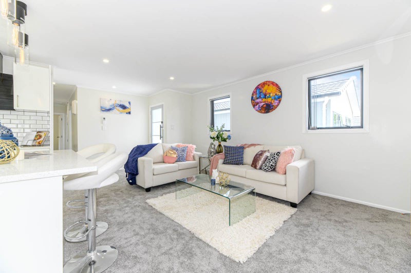 47 Rangeview Road, Sunnyvale, Auckland - Carousel 1