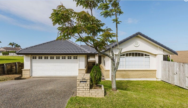 24 Corta Bella Place, Golflands, Auckland - Carousel 1