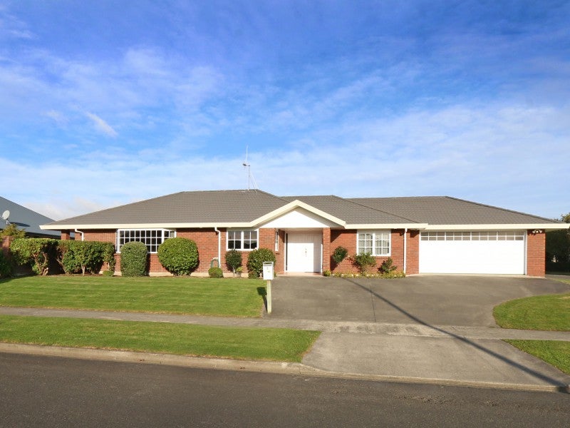 2 Liberty Grove, Kelvin Grove, Palmerston North - Carousel 1
