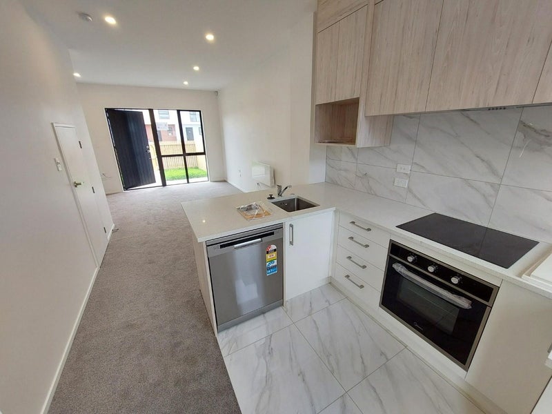 16 Aumarire Lane, Favona, Manukau City, Auckland - Carousel 2