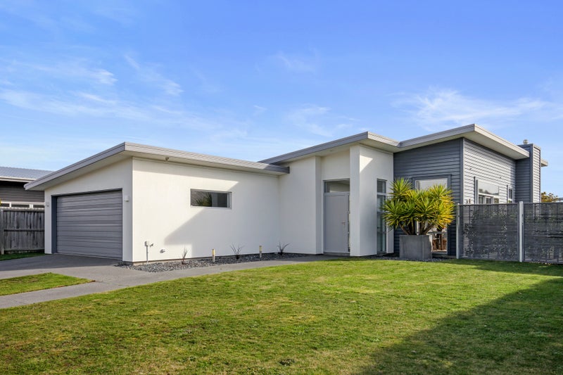 19 Mariposa Crescent, Aidanfield, Christchurch - Carousel 1