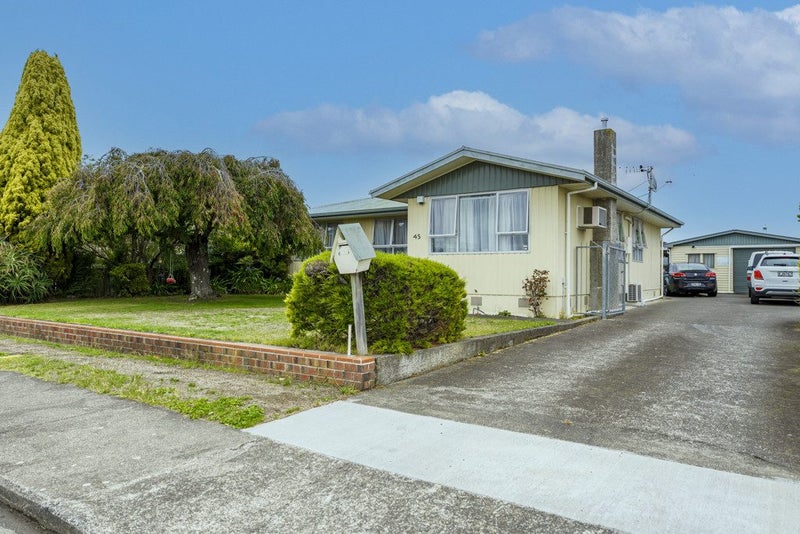 45 Caernarvon Drive, Flaxmere, Hastings - Carousel 1