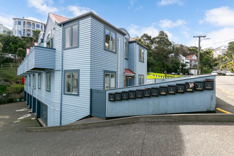 13/93A Kelburn Parade, Kelburn, Wellington - Carousel 2