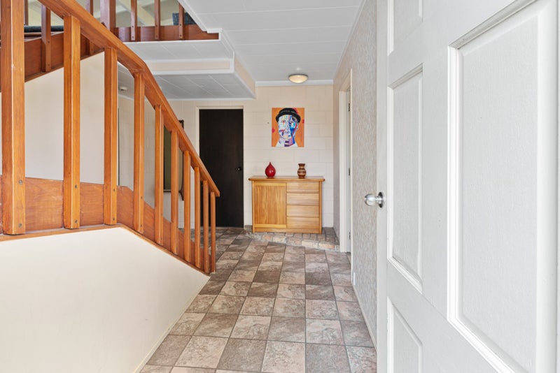 7 Pakira Avenue, Glendene, Auckland - Carousel 2