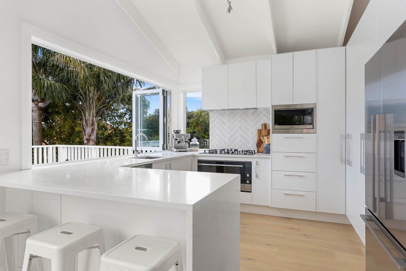 1 Aroha Avenue, Sandringham, Auckland - Carousel 1