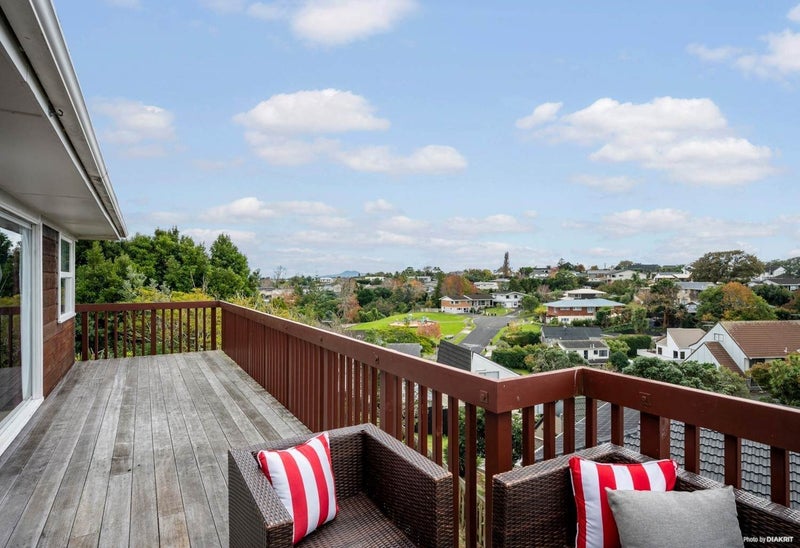 6 Pickwick Parade, Mellons Bay, Auckland - Carousel 2