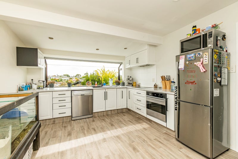 16 Murchison Drive, Gleniti, Timaru - Carousel 2