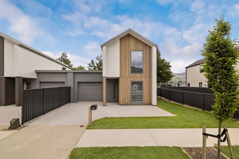 28 Woods Crescent, Cromwell, Cromwell - Carousel 1