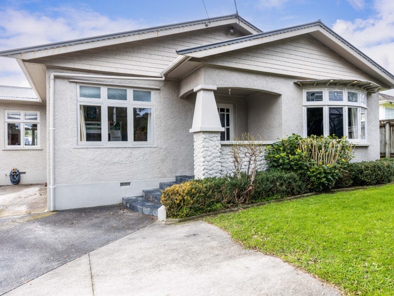 9 Peace Avenue, Moturoa, New Plymouth - Carousel 1