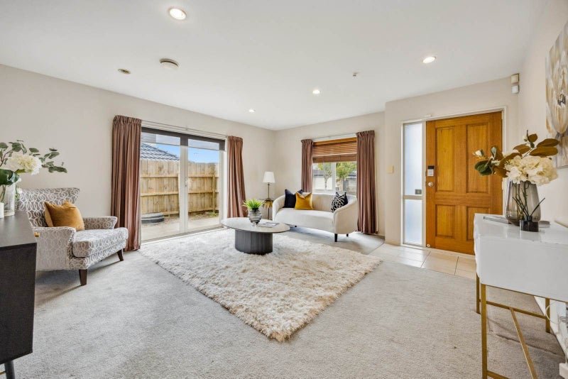 4 Bordeaux Parade, Te Atatu South, Auckland - Carousel 2