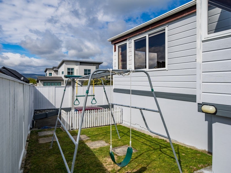 8 Westridge, Camborne, Porirua - Carousel 26