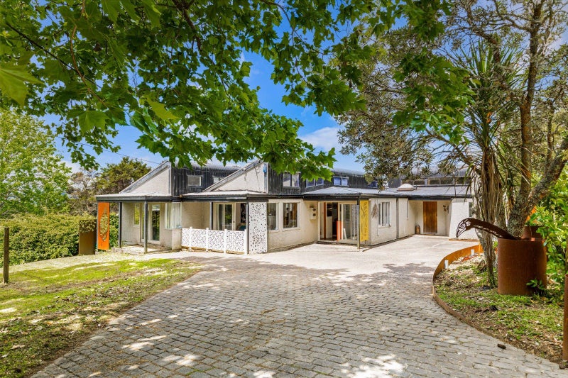 48 Ngarahana Avenue, Paremoremo, Auckland - Carousel 1