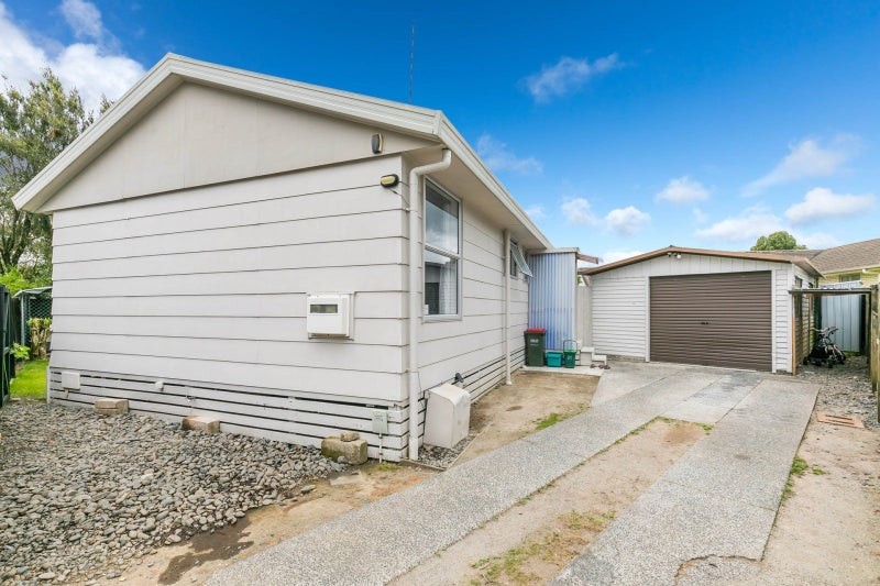 8A Kenney Crescent, Fairfield, Hamilton - Carousel 2