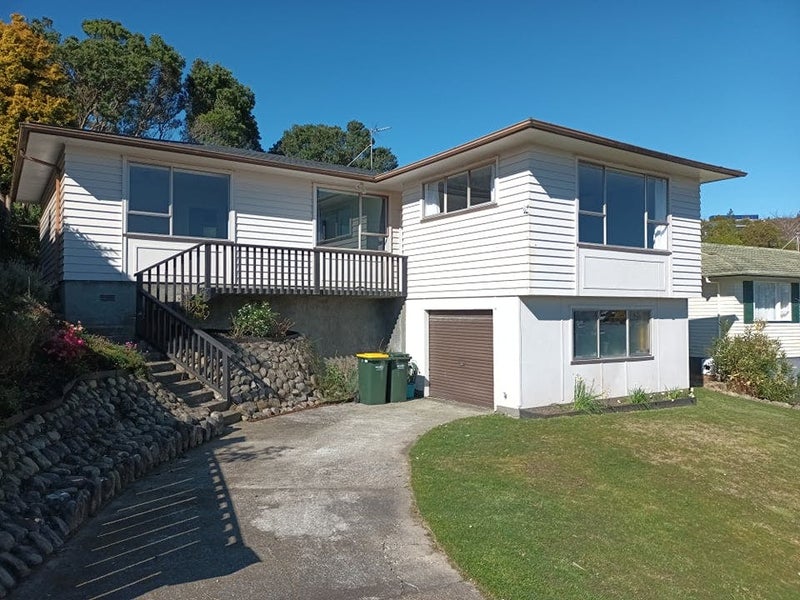 8 Timaru Grove, Kelson, Lower Hutt - Carousel 1