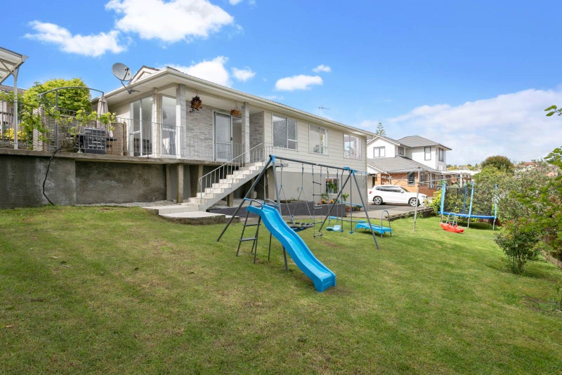 7 Athenic Avenue, Lynfield, Auckland - Carousel 1