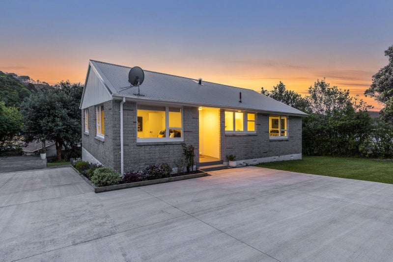 20 Mahinawa Street, Takapuwahia, Porirua - Carousel 1