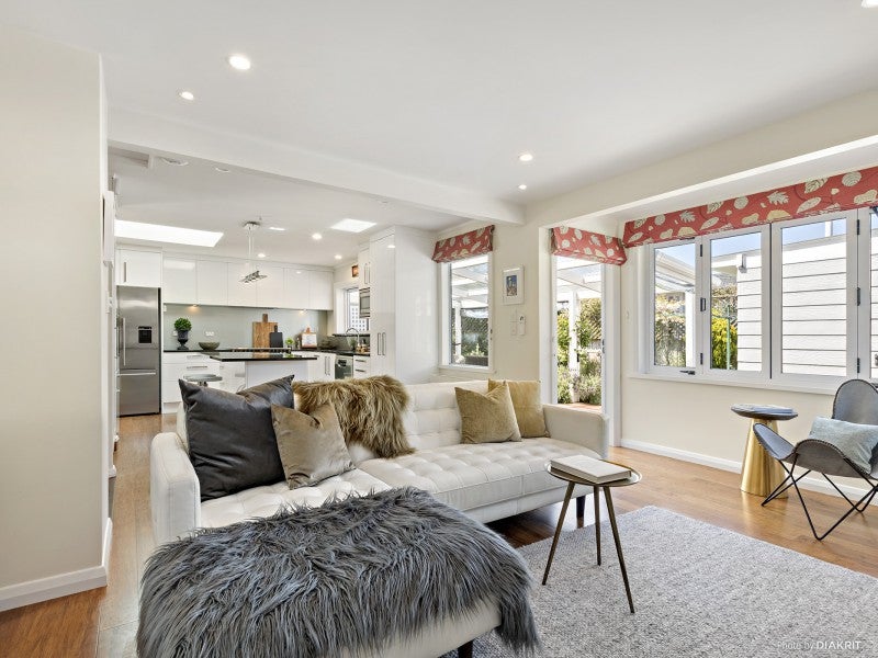 40 Chamberlain Road, Karori, Wellington - Carousel 2
