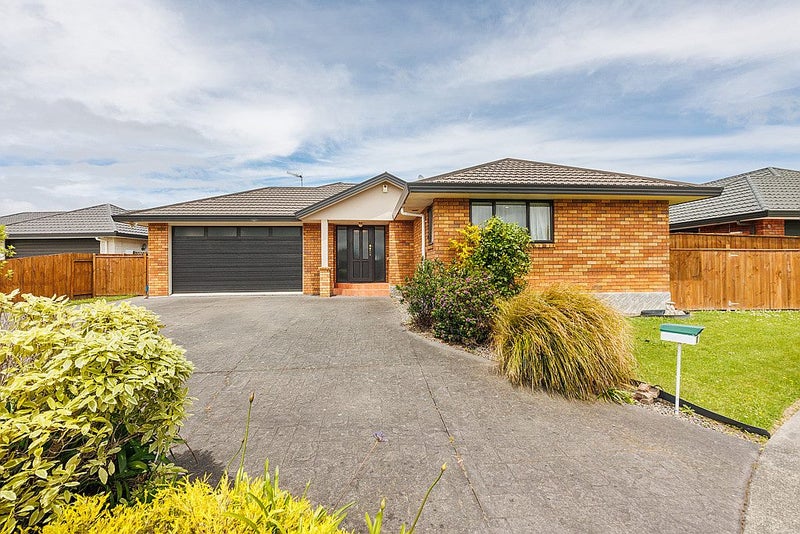 14 Woodgate Court, Fitzherbert, Palmerston North - Carousel 1