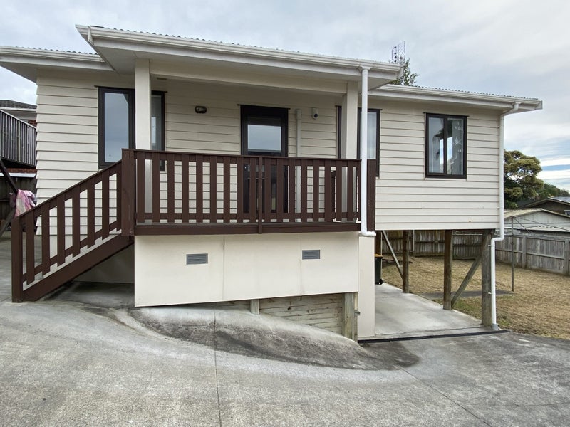 33 La Trobe Street, Pakuranga Heights, Auckland - Carousel 1