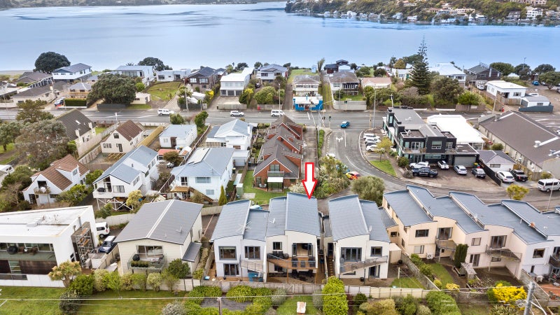 8 Marina View, Paremata, Porirua - Carousel 1
