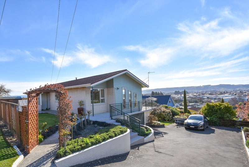 13 Clyde Street, Kinmont Park, Mosgiel - Carousel 1