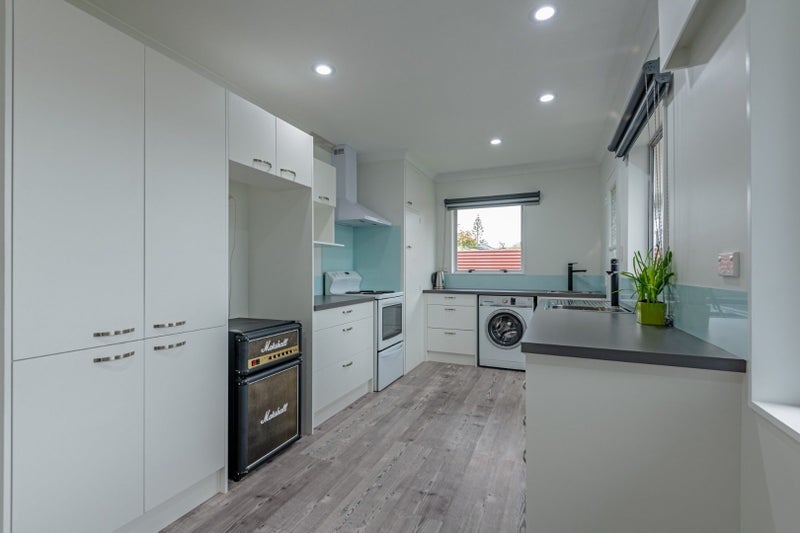 10 Hollows Crescent, Takaro, Palmerston North - Carousel 2