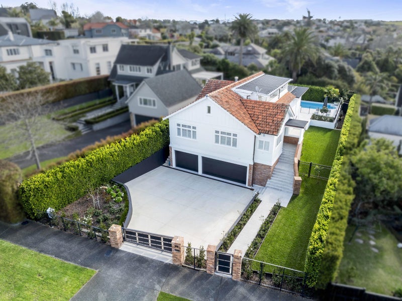 39 Codrington Crescent, Mission Bay, Auckland - Carousel 1