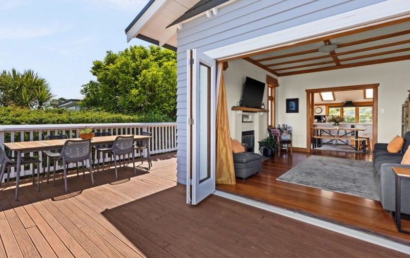 6 Harvey Road, Bluff Hill, Napier - Carousel 2