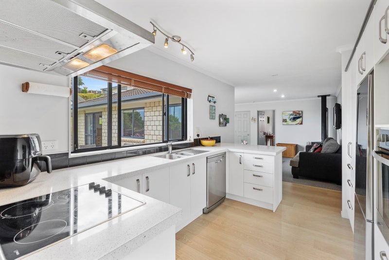 40 Kinloch Drive, Bethlehem, Tauranga - Carousel 2