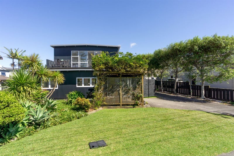 1/16 Rangitoto Terrace, Milford, Auckland - Carousel 1