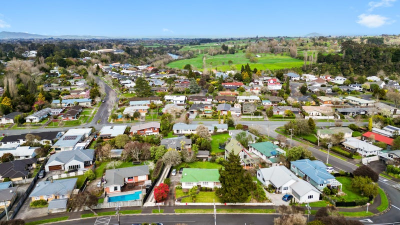 2 McCracken Avenue, Hillcrest, Hamilton - Carousel 16