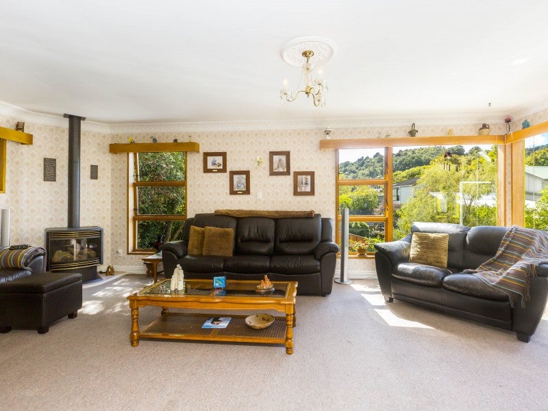 4 Goodwin Place, Pinehaven, Upper Hutt - Carousel 2