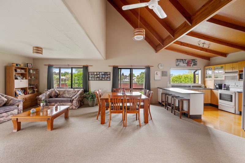 22 Whiting Crescent, Greenmeadows, Napier - Carousel 2