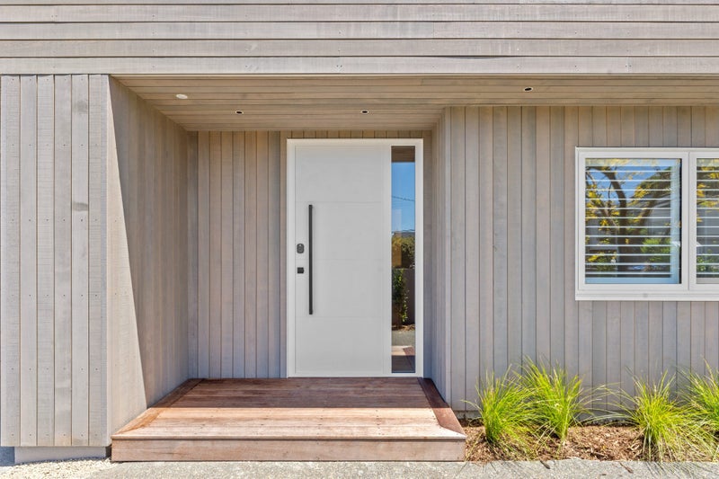 37A Parr Terrace, Castor Bay, Auckland - Carousel 1