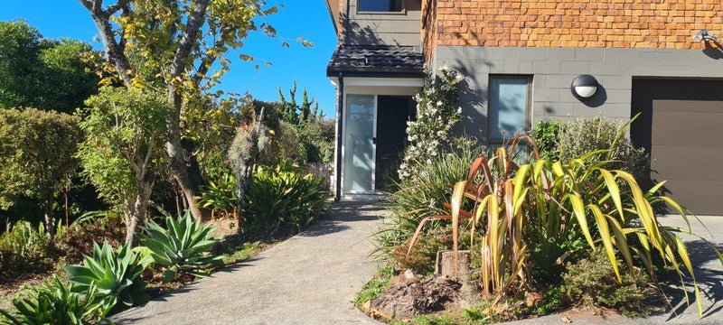 16 Valdese Rise, Browns Bay, Auckland - Carousel 2