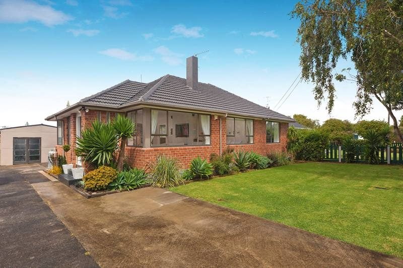 26 Erima Avenue, Point England, Auckland - Carousel 1