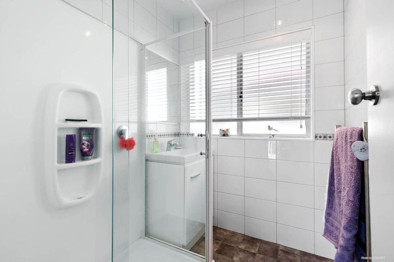 1/10 Stephen Lysnar Place, Hillsborough, Auckland - Carousel 12