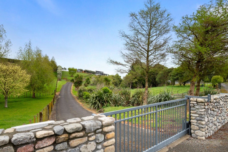 33 Oram Drive, Turitea, Palmerston North - Carousel 40